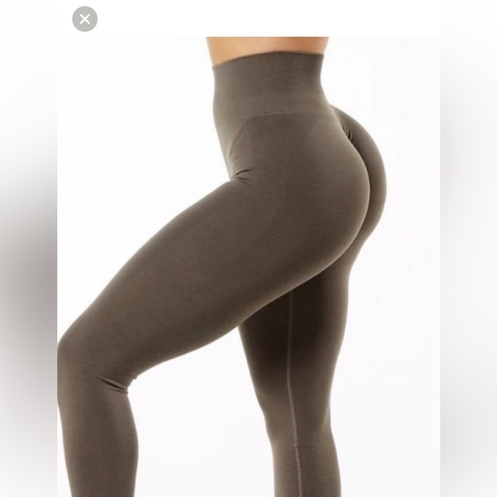 Alphalete amplify size small color mocha NEVER WORN WITH TAGS